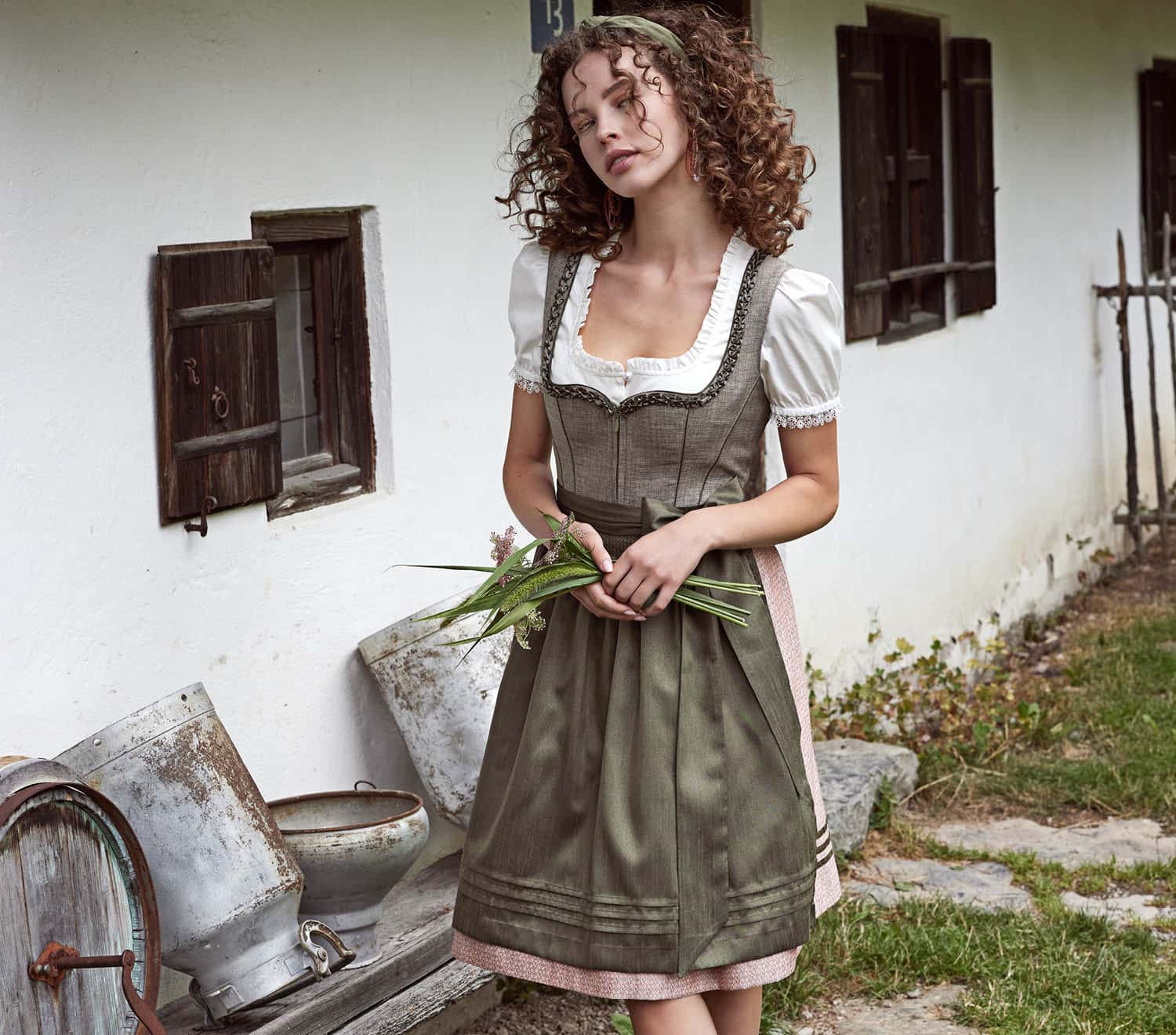 Dirndl für kurvige und schlanke Frauen: Welches Kleid passt zu welcher Figur?
