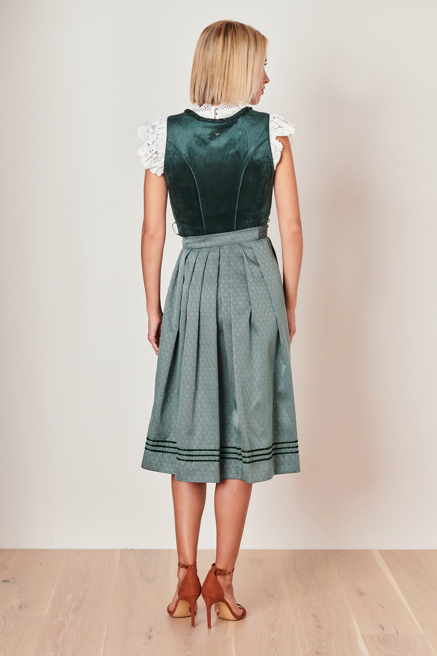Dirndl Mathilda (70cm) in grün im Julia Trentini AT Online Shop